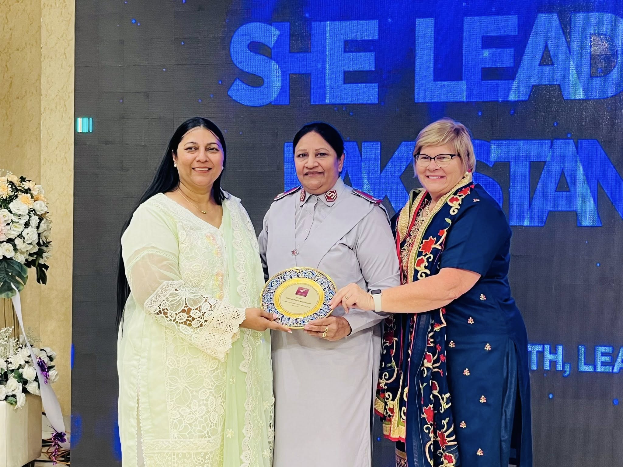 You are currently viewing Colonel Diana MacDonald Receives “She Leads Pakistan” Award